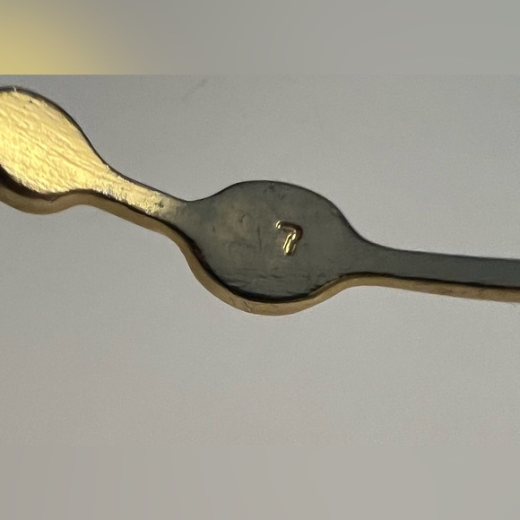 Set of 2 Elegant Gold plated and mother of pearl Bangle Bracelets - Picture 3 of 10